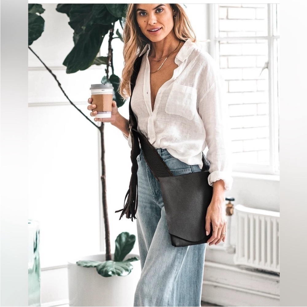 New Molly G Black Leather Fringe Wanderer Crossbody Bag